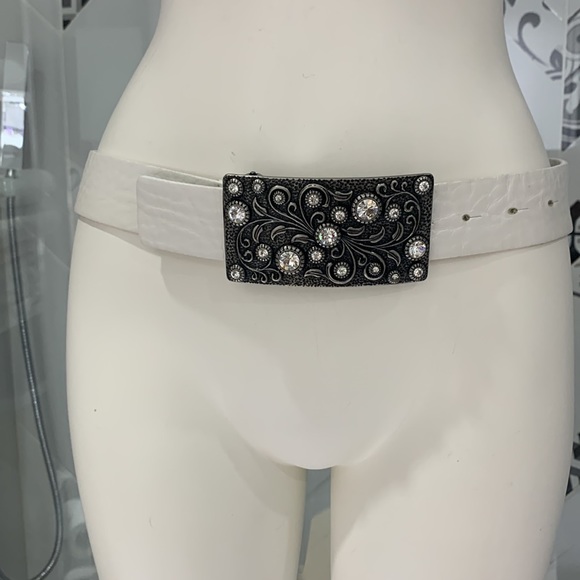 Belt Shak Accessories - Like New🇨🇦Genuine Italian Leather Belt with Jewelled Buckle